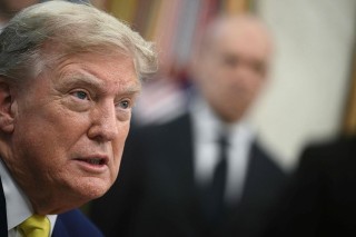 特朗普驳斥“美军打击伊朗计划已获批准”报道：《华尔街日报》根本不知道我的想法