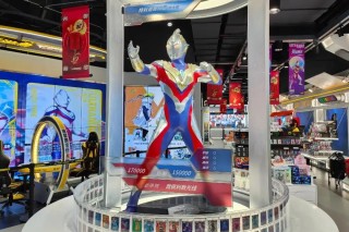 衢州夫妇卖卡牌，赚得600亿身家