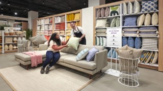 特朗普再度推迟家具关税上调，RH、Wayfair股价应声上涨