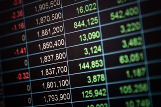 沪镍在金属期货市场中有什么特殊地位？这种商品的市场表现如何？