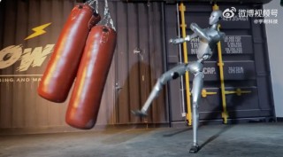 上市绿色通道被叫停？宇树科技严正声明：假的！公司发布人形机器人H2训练视频：腾空侧踢吓退王兴兴