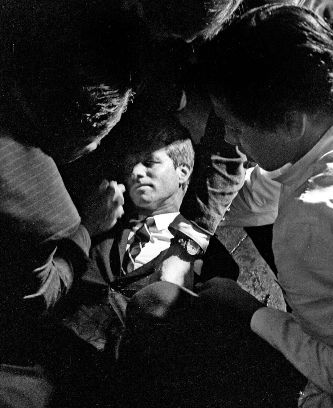 重磅!美国公布罗伯特·肯尼迪遇刺案记录!美国家情报总监:真相重见天日! 第1张 重磅!美国公布罗伯特·肯尼迪遇刺案记录!美国家情报总监:真相重见天日! 第1张