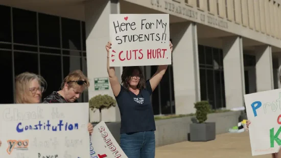 联邦法官命令特朗普政府恢复教育部雇员职位 第1张 联邦法官命令特朗普政府恢复教育部雇员职位 第1张