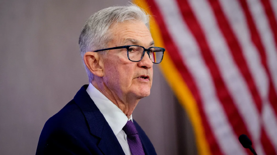 美联储主席鲍威尔在特朗普持续攻击下赞颂诚信与公共服务精神  第1张