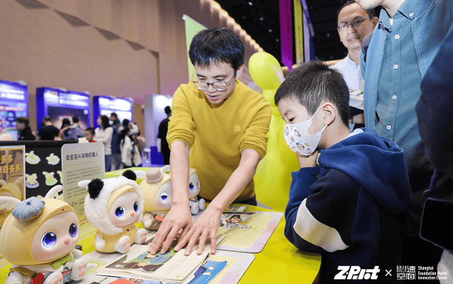 早教机推荐：要AI陪伴，更要实用主义！奇多多在WTCC树立“实用派”学伴标杆  第6张