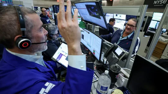 尾盘：美股涨跌不一 标普指数小幅上扬  第1张