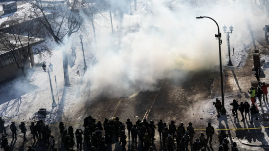 明尼苏达州州长沃尔兹要求特朗普叫停移民海关执法局在该州行动 第3张 明尼苏达州州长沃尔兹要求特朗普叫停移民海关执法局在该州行动 第3张