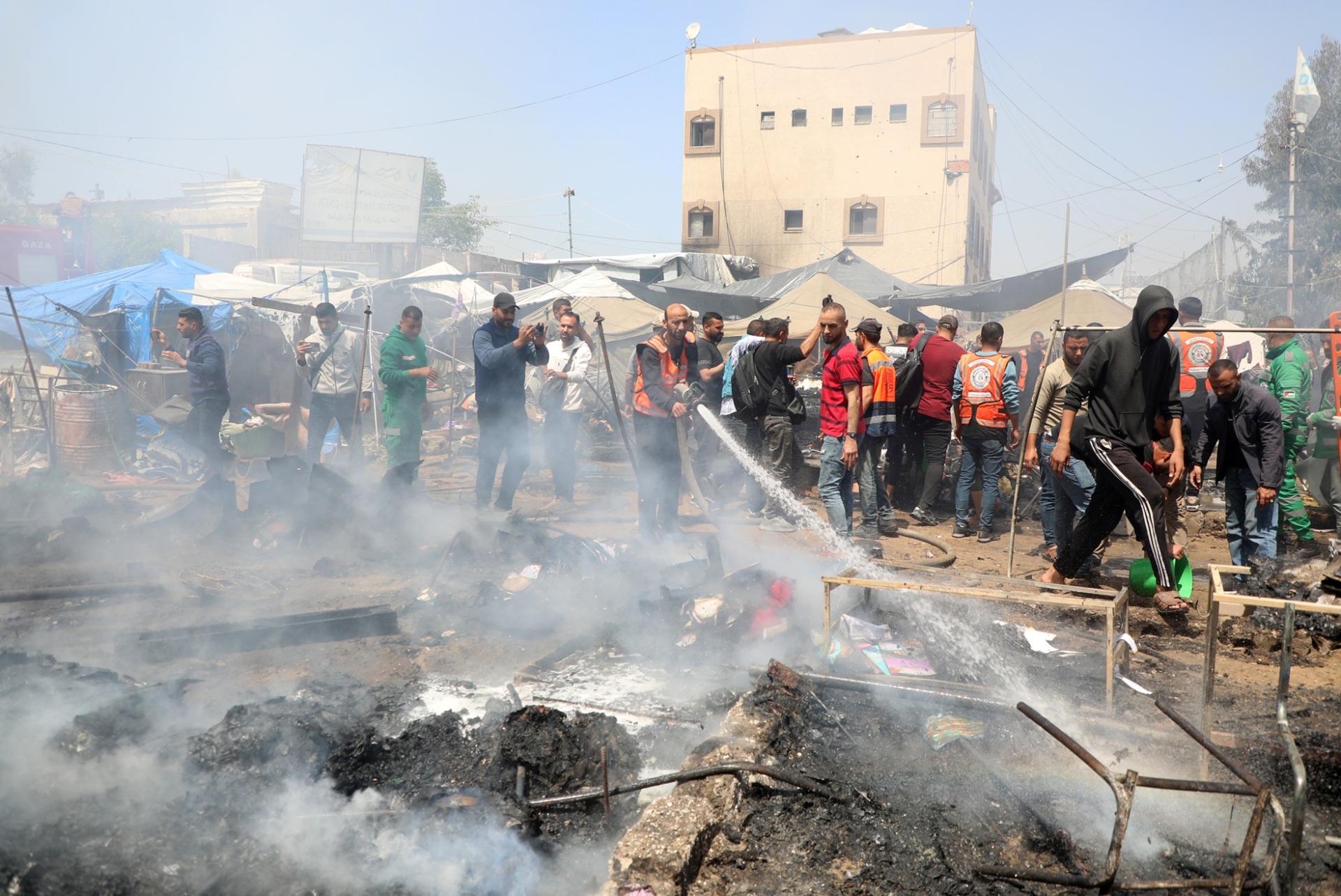 以军发动空袭,32人死亡!卡塔尔等多方谴责!哈马斯:以军指控是“无稽之谈” 第1张 以军发动空袭,32人死亡!卡塔尔等多方谴责!哈马斯:以军指控是“无稽之谈” 第1张